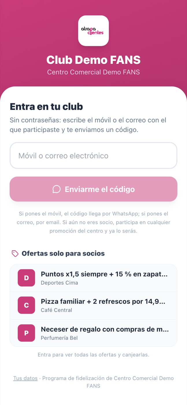 Pantalla de entrada al club: móvil o correo y código de un solo uso